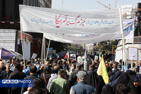حضور وزیر آموزش و پرورش در راهپیمایی 13 آبان