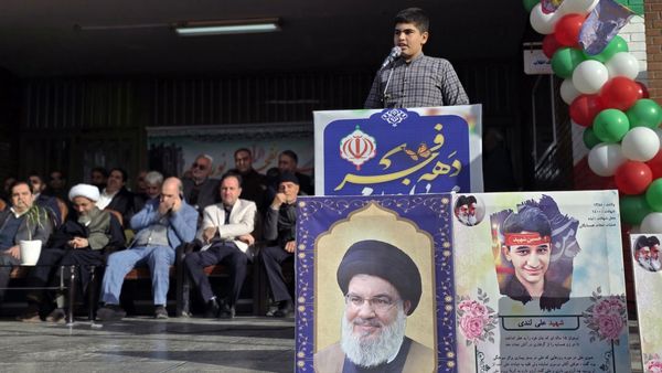 به صدا درآمدن زنگ انقلاب در مدرسه 22 بهمن شهرستان نظرآباد