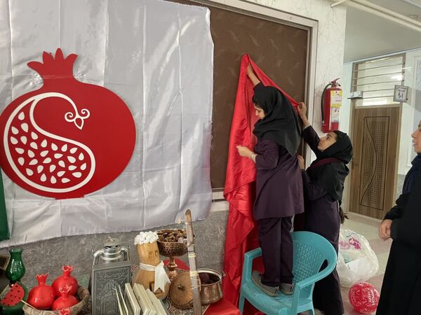 برگزاری جشن باستانی یلدا در دبیرستان دخترانه ابویی‌نژاد