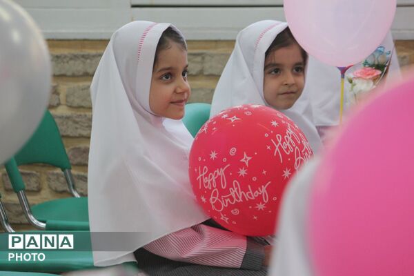 جشن شکوفه‌ها؛ آغاز خاطره‌انگیز سال تحصیلی کلاس‌اولی‌ها در مدرسه دکتر کیهانی
