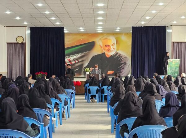 جشن مهر و مقاومت در دبیرستان حضرت زینب(س) ابرکوه برگزار شد