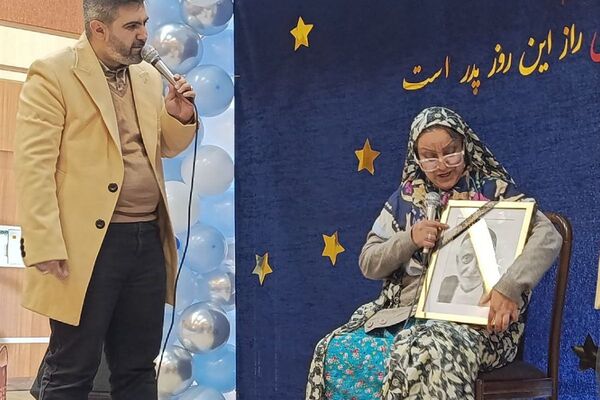  جنگ شادی به مناسبت میلاد امیرالمؤمنین(ع) در سالن تبلیغات شهرستان ورامین 