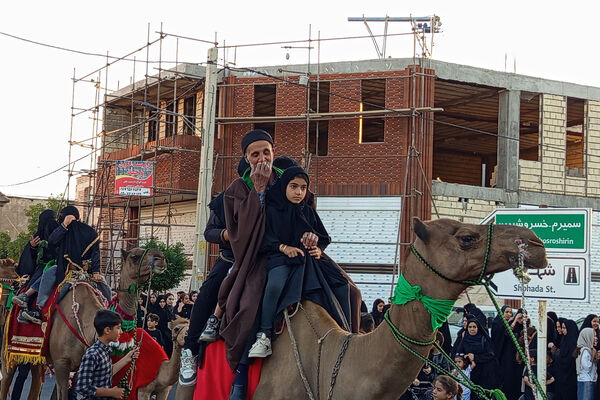 استقبال از ماه محرم با آیین سنتی چاووش‌خوانی در شهر بهمن