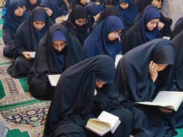 ضیافت افطاری دبیرستان شاهد فاطمیه 