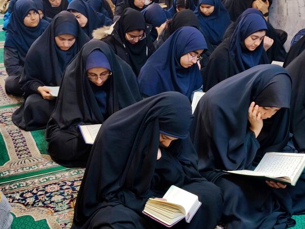 ضیافت افطاری دبیرستان شاهد فاطمیه 
