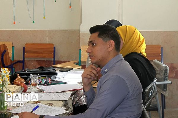 ارزیابی معلمان و انتخاب معلم نمونه در مدرسه دخترانه عارفین