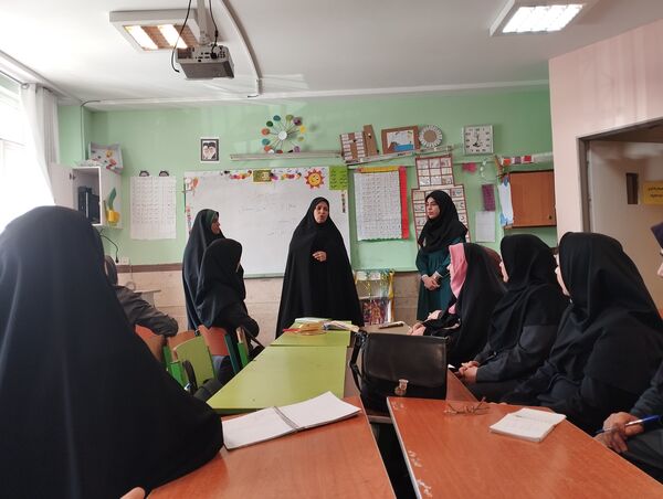 برگزاری اولین جلسه‌ اجتماعات یادگیری آموزگاران شهرستان ملارد در دبستان دخترانه حضرت زینب (س)
