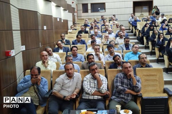 جلسه فصلی مدیران مدارس شهرستان قدس همزمان با نزدیک شدن به بازگشایی مدارس