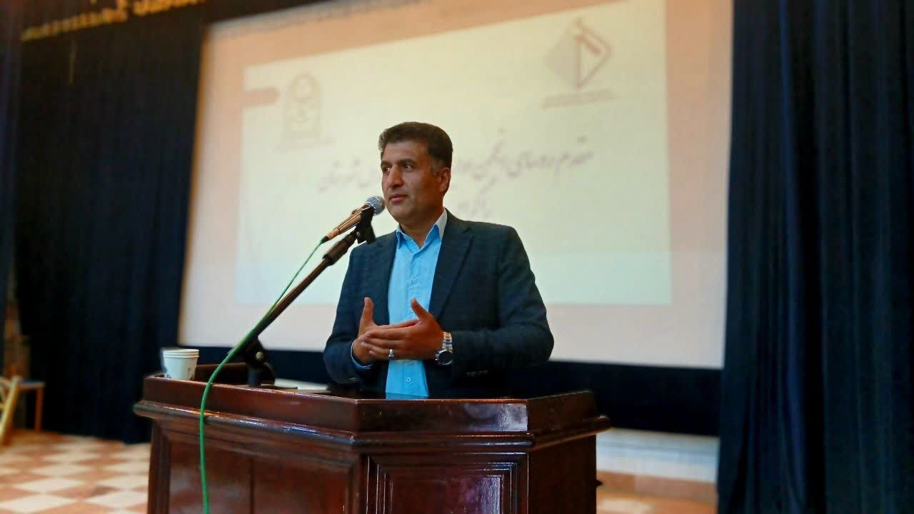 اولیا و مربیان با زبانی اثرگذار اشتیاق به نماز را در دانش‌آموزان نهادینه کنند