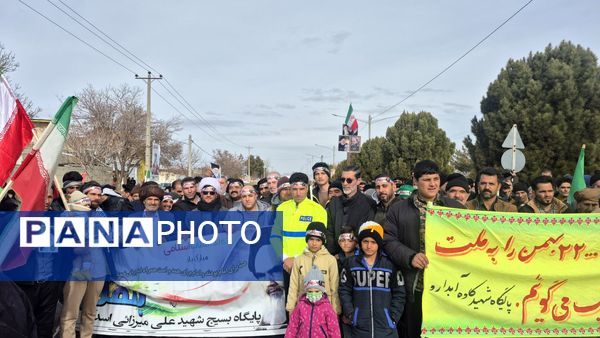 حضور پرشور مردم روستای اسد آباد در راهپیمایی ۲۲ بهمن