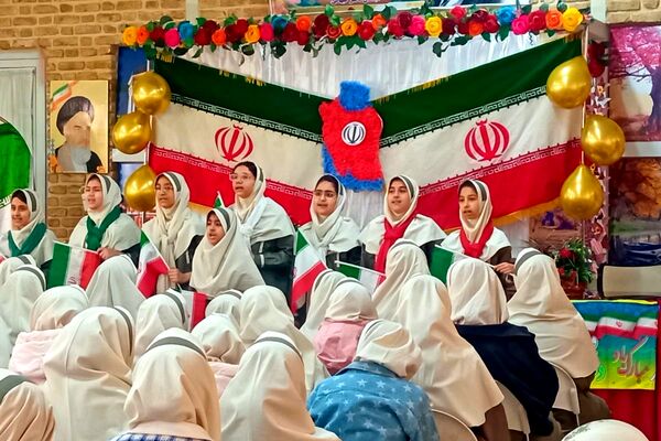 جشن پیروزی انقلاب اسلامی در مدرسه دکتر کیهانی1