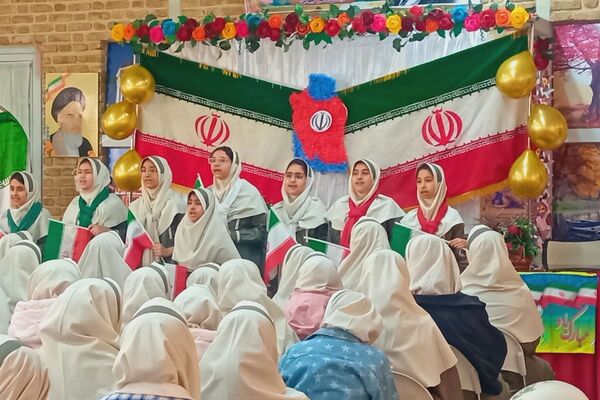 جشن پیروزی انقلاب اسلامی در مدرسه دکتر کیهانی1