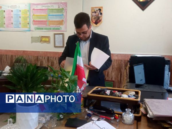 بازدید مدیر اداره ناحیه یک از دبیرستان گلشن آزادی