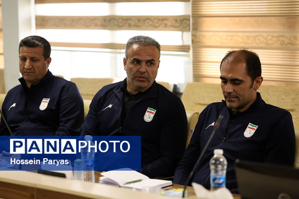 نشست صمیمی معاون تربیت بدنی و سلامت با ورزشکاران و کادر فنی تیم ملی والیبال دانش‌آموزی