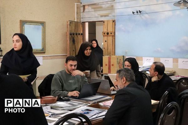 داوری مرحله منطقه‌ای چهل‌وچهارمین جشنواره فرهنگی هنری فردا در اسلامشهر 