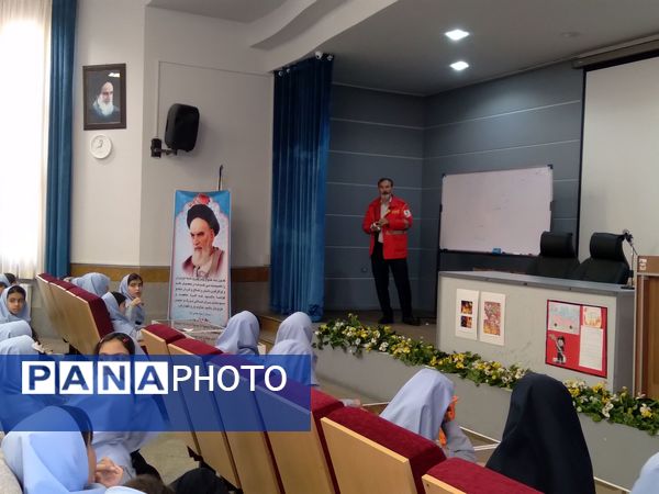 کارگاه آموزشی اطفای حریق در دبستان آرمینه مصلی‌نژاد ناحیه ۶ مشهد 