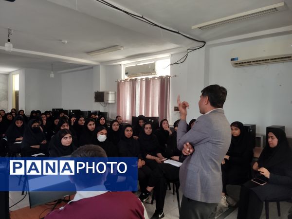 مشاوره کنکور برای دوازدهمی‌های زهرای مرضیه (س) با حضور مشاور کشوری