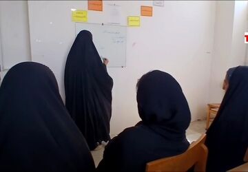 انس نوجوانان روستای صرم قم با کتاب و کتابخانه