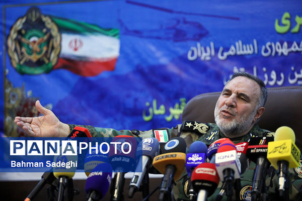 نشست خبری فرمانده نزاجا به مناسبت روز ارتش