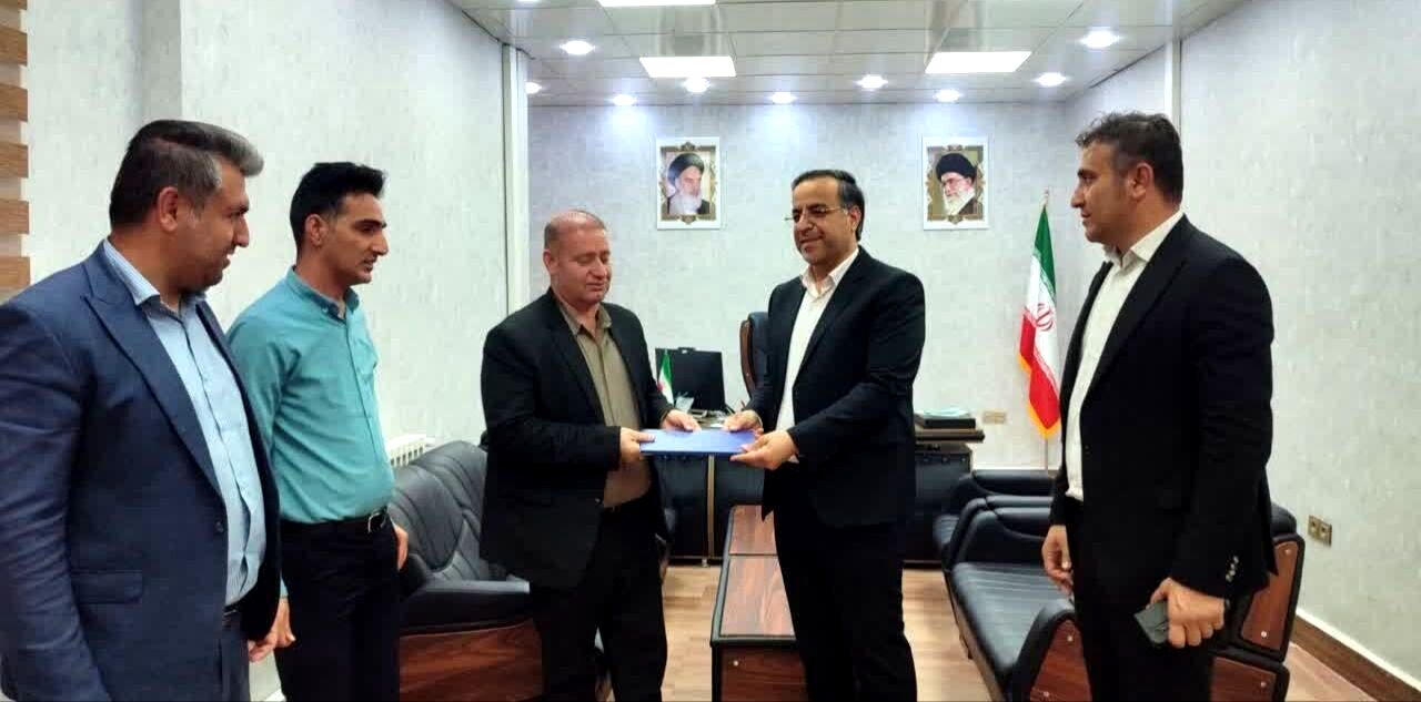 تجلیل فرماندار معمولان از شهردار این شهرستان