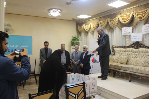 تجلیل از دانشجویان و فارغ التحصیلان دانشگاهی موسسه خیریه دارالاکرام قم