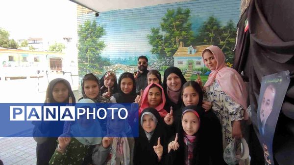 مرحله دوم انتخابات ریاست‌جمهوری با حضور مردم غیور مشهد 