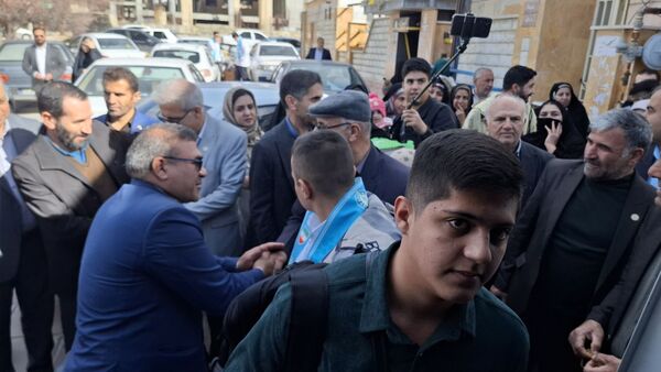 بدرقه دانش‌آموزان پسر عمره‌گذار کهگیلویه و بویراحمد 