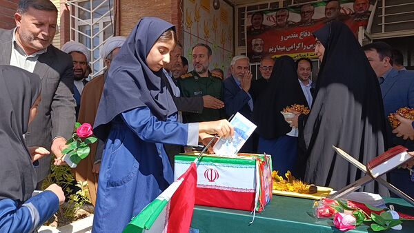 جشن عاطفه‌ها در ملکان؛ مهربانی به وقت مدرسه