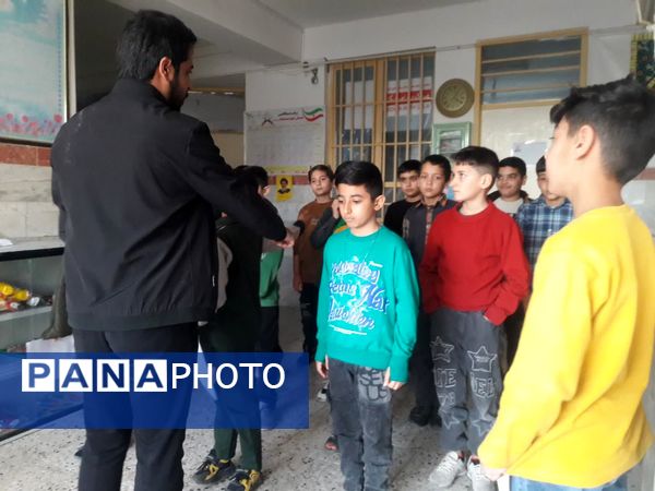 برگزاری جلسات تمرین سرود همگانی به‌مناسبت عید مبعث در آموزشگاه شهید پسندیده فدافن