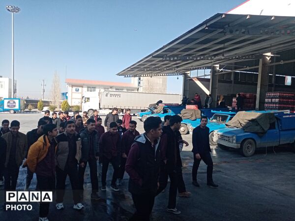 بازدید دانش آموزان دبیرستان نمونه آیت‌الله خامنه‌ای از شهرک صنعتی کاشمر