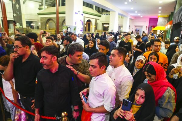 حضور بازیگران فیلم «قلب رقه» در قم