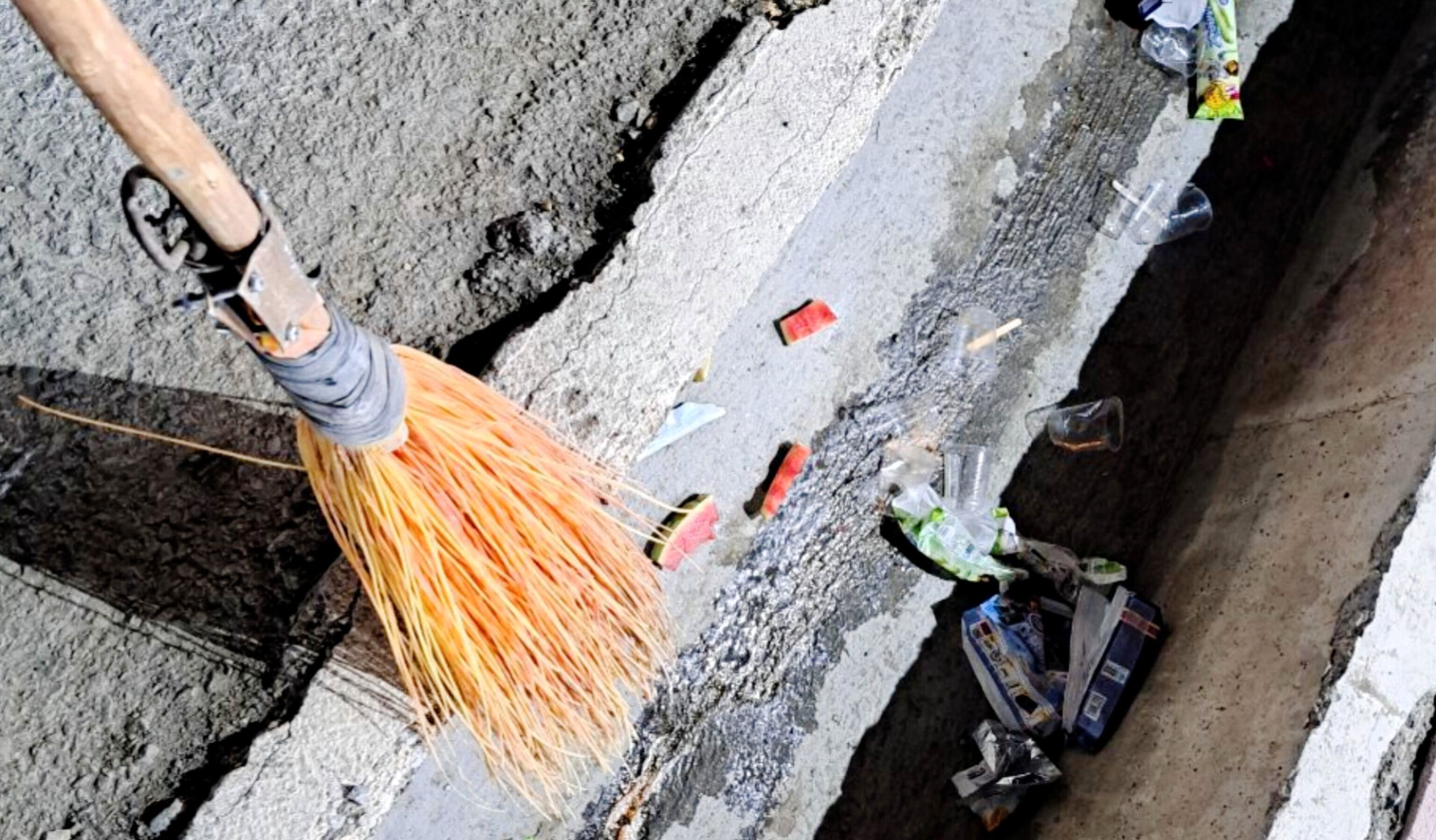 رفتگر، آن که لباسش نارنجی و دلش آبیست 