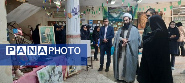 افتتاح سیزدهمین دوره نمایشگاه مدرسه انقلاب دبیرستان هفده شهریور شهرستان فیروزکوه