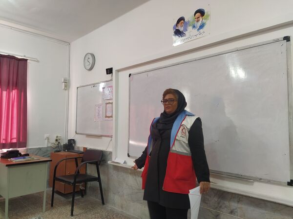 دوره‌های آموزشی مقابله با زلزله در دبیرستان علی افشارنژاد