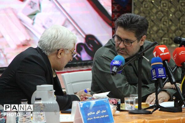 نشست صمیمی مدیرکل آموزش و پرورش خراسان رضوی با اصحاب رسانه و معلمین رسانه ای