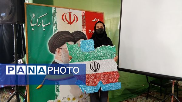 حضور پرشور دانش آموزان و اقشار مردم در جشن 22بهمن روستای سرتشنیز 