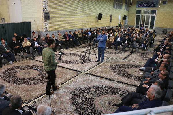 نشست صمیمی‌ دانش‌آموختگان دبیرستان امام رضا(ع) قم در هیات خادم الرضا(ع)