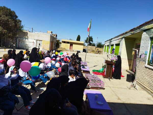 جشن شکوفه‌ها کلاس اولی در شهرستان راز