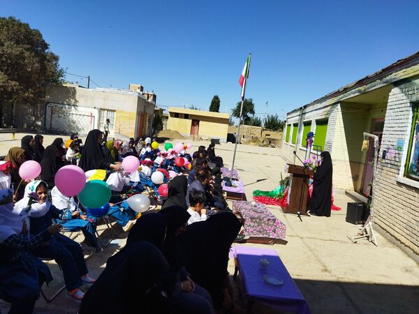جشن شکوفه‌ها کلاس اولی در شهرستان راز