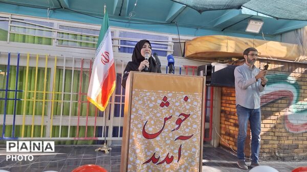نواخته شدن زنگ مهر و آغاز فعالیت‌های آموزشی در دبستان پسرانه رازی با حضور رئیس سازمان صداوسیما
