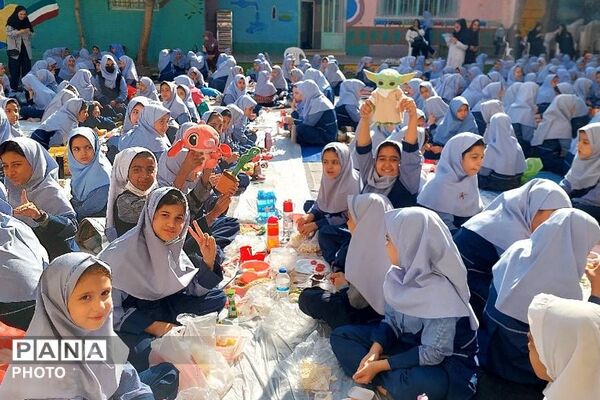 استقبال دانش آموزان دبستان شهید مجید مجیدی از طرح «صبحانه سلامت»
