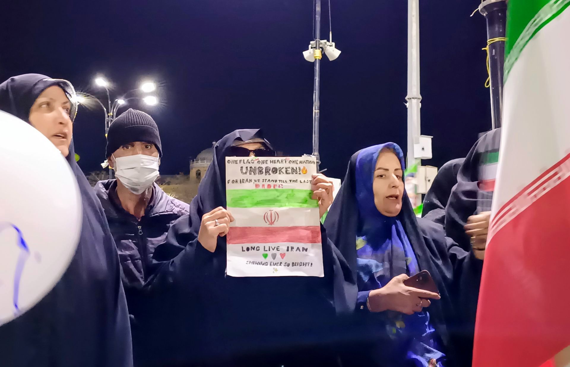 میدان خالی نمیشود 