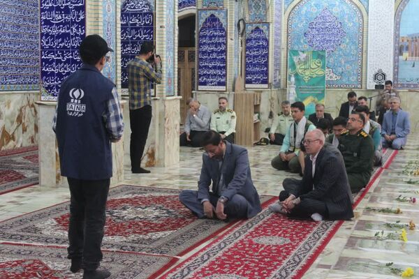 آیین عطرافشانی و گل افشانی مزار شهدا در سمنان