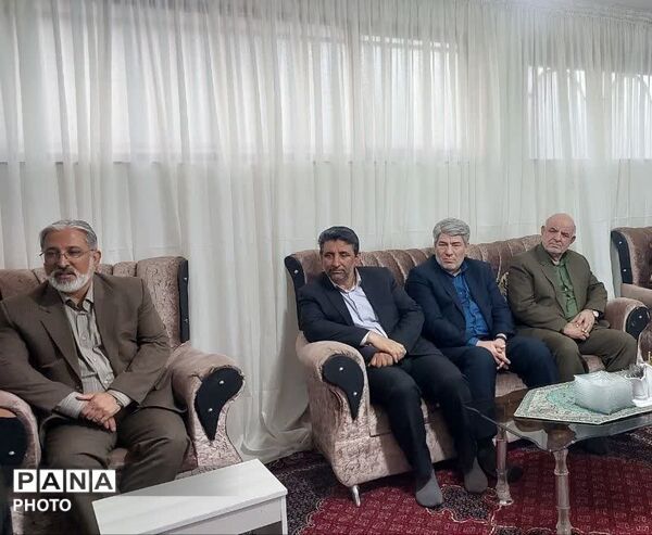 دیدار استاندار خراسان جنوبی با خانواده شهید محمود جلیلی