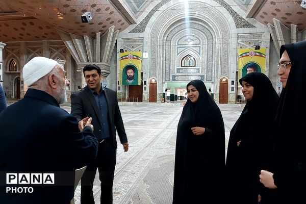 تجدید عهد با امام راحل و شهدا