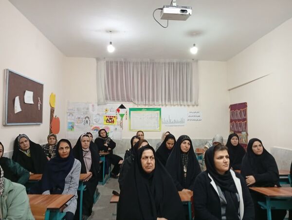 دومین جلسه انجمن اولیا در دبستان سمیه کاشمر