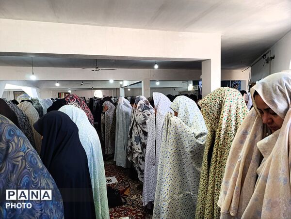 حضور حماسی مردم در اولین نماز جمعه بعد از شهادت رهبر انقلاب