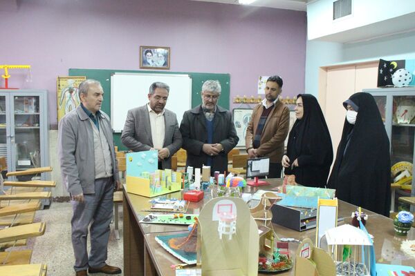  نمایشگاه هفته ماها در مدرسه امام موسی کاظم (ع)