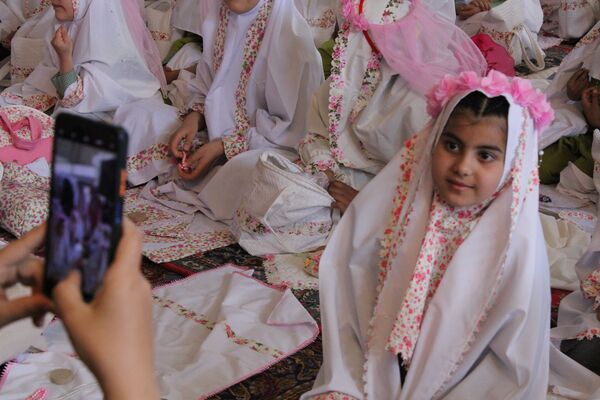 جشن تکلیف دانش‌آموزان دختر شهرستان بن 