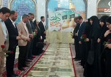 گلباران مزار شهدا به مناسبت هفته گرامیداشت مقام معلم در سمنان